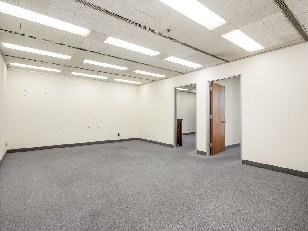 Office Space Available in Excellent Condition & Move-In Ready : 1221 Van Ness Ave, Fresno, CA 93721
